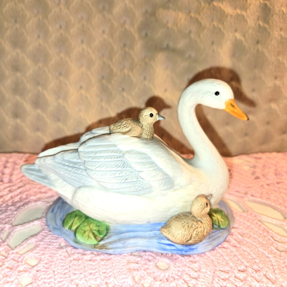 Vtg Homco Swan Figurine